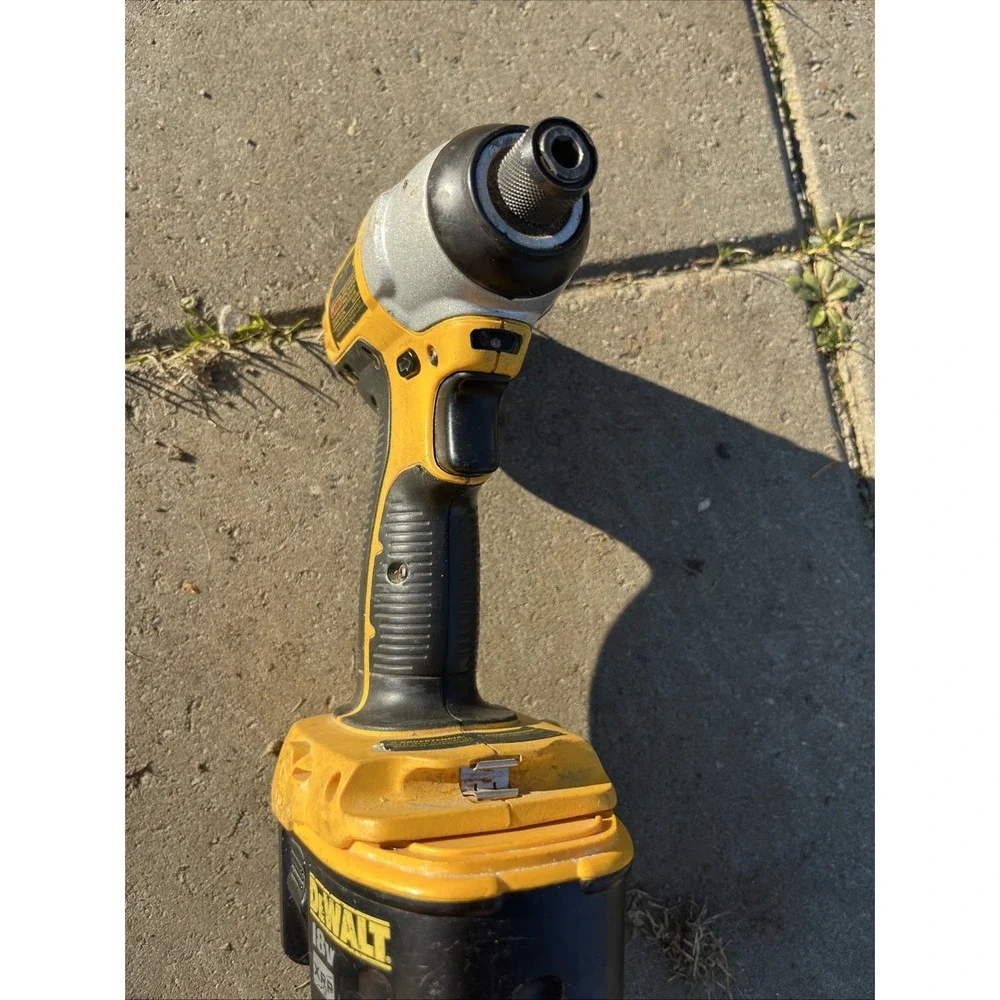 DEWALT DC825 1/4
